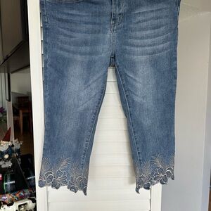 Lark & Grey Embroidered Cropped Jeans 8P | Floral Scalloped Hem | Stretch Denim